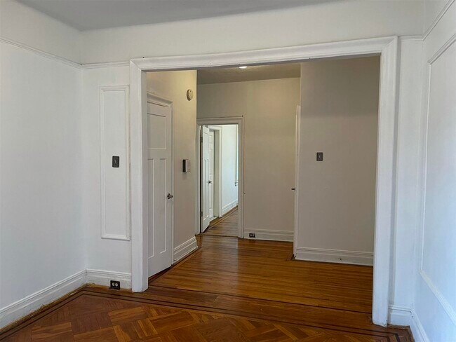 Building Photo - 115 Highland Ave