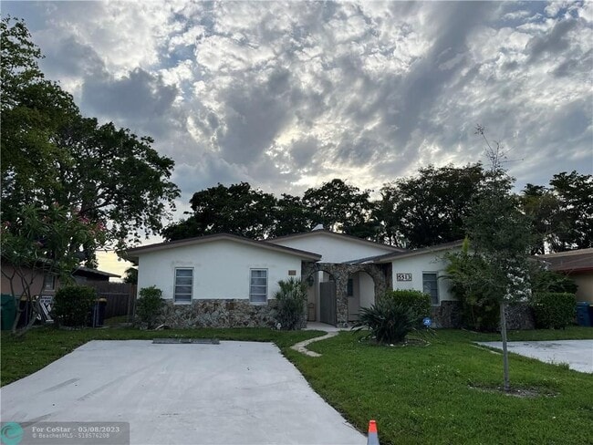 Building Photo - 5517 SW 24th Ave