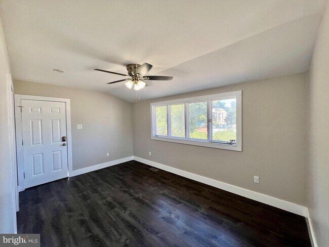 Foto del edificio - 412 S White Horse Pike