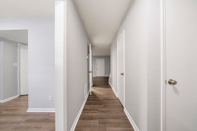 Foto del edificio - 5861 Dunn Rd