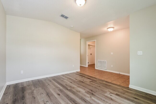 Building Photo - 125 Cataldo Way