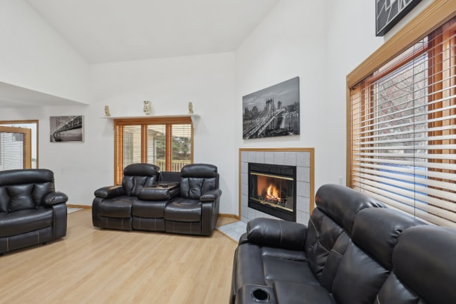 Building Photo - 1216 N High Point Rd