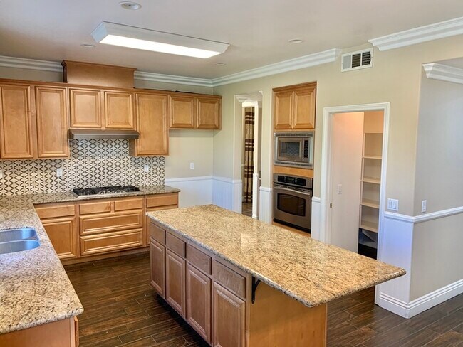 Building Photo - Gorgeous home for rent in Eastvale