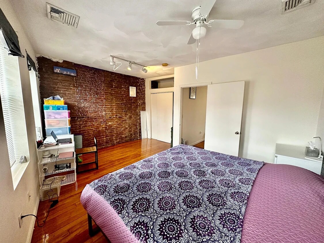 Primary Photo - 13 Charter St
