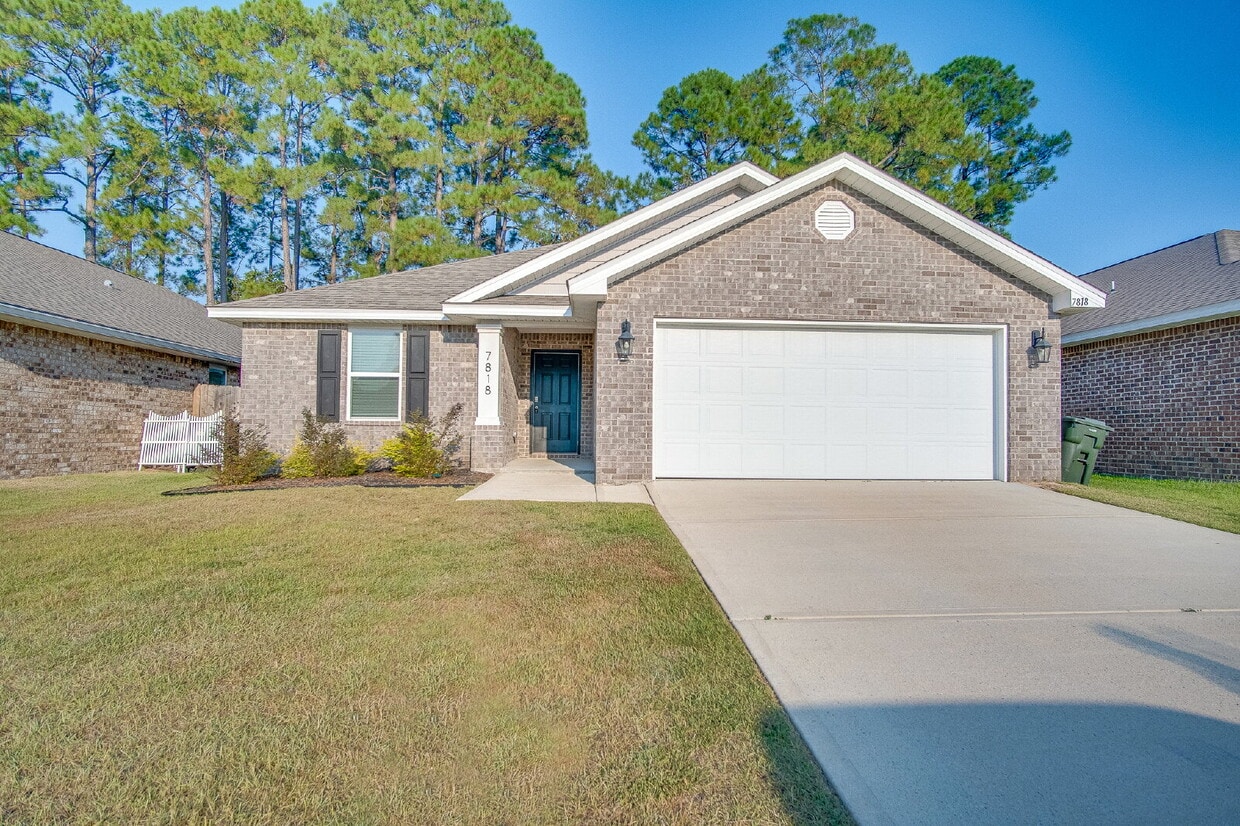Primary Photo - Lakeshore Preserve 3BR Home with Garage – ...