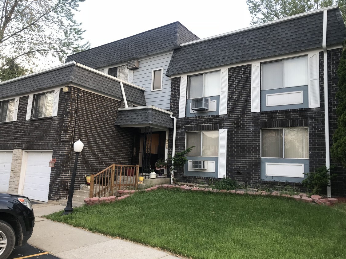 Primary Photo - 8146 Mt Ct