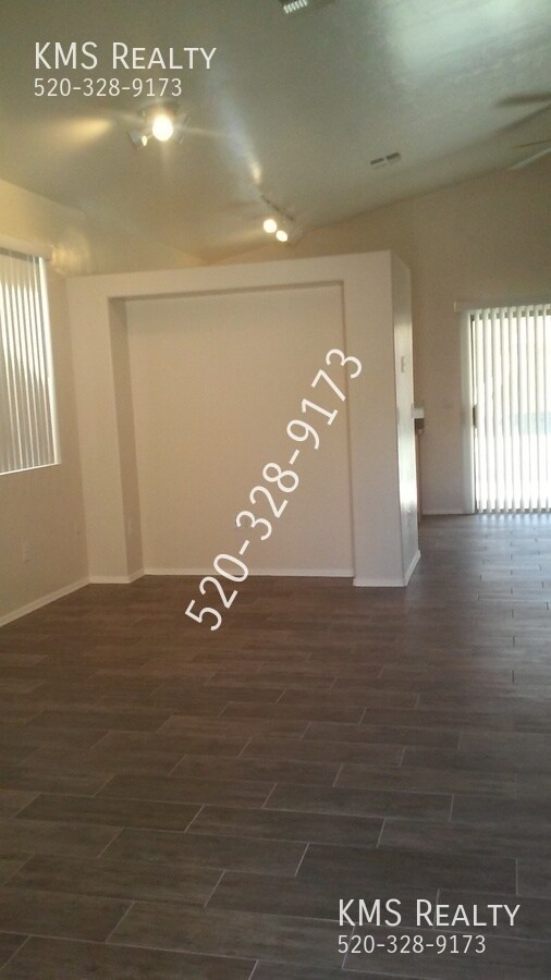 Foto del edificio - 8758 E. Chimney Springs Dr  Owner/Agent