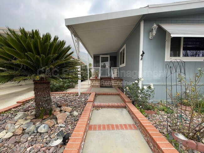 Foto del edificio - 21100 State St