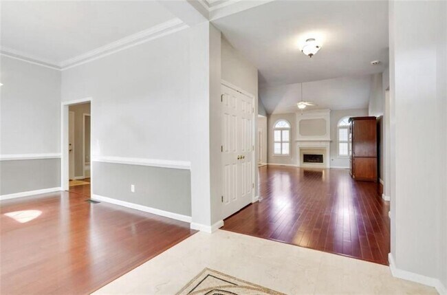 Building Photo - 2468 Gablewood Dr NE