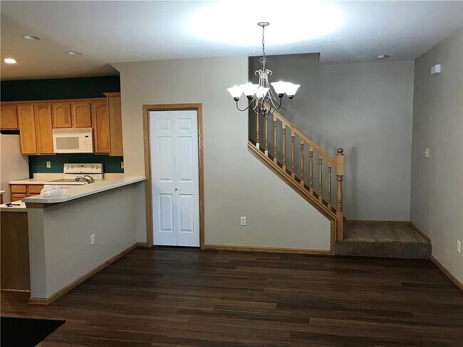 Building Photo - 277 S 79th St