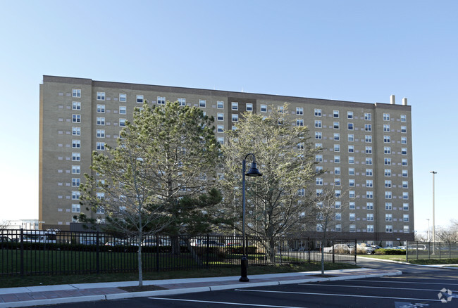 Building Photo - Phillips Seaview Tower