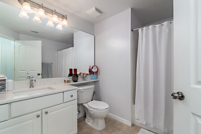 Foto del edificio - 4105 Myrtlewood Cir E