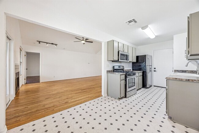 Building Photo - Charming North Austin Rental with Large Covered Patio