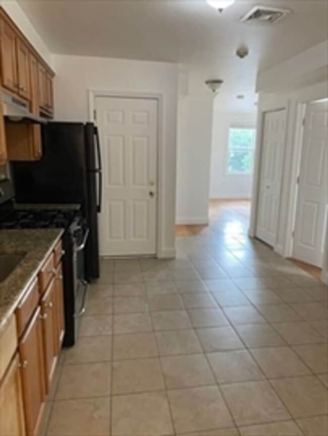 Photo - 84-86 Maverick Street LLC Apartment