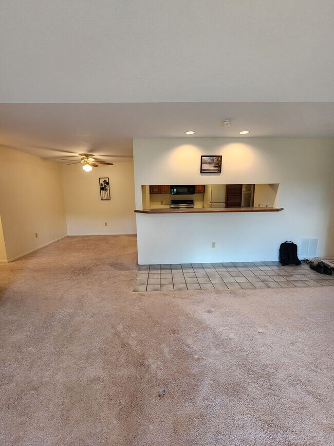 Building Photo - Gorgeous Condo Available For Rent in Count...