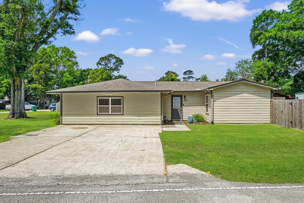 Building Photo - 3602 Sweet Gum