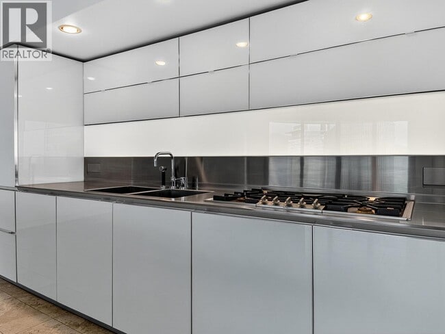 Building Photo - 838 W Hastings St