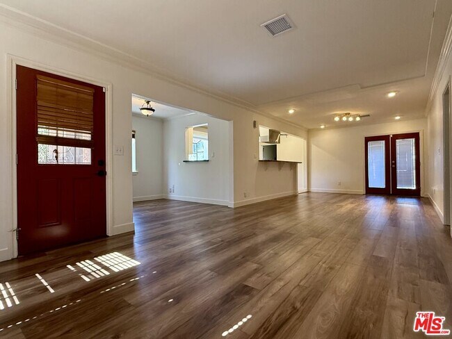 Foto del edificio - 6205 Gentry Ave