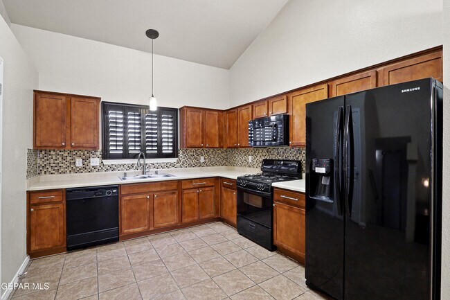 Foto del edificio - 6304 Joel King Pl
