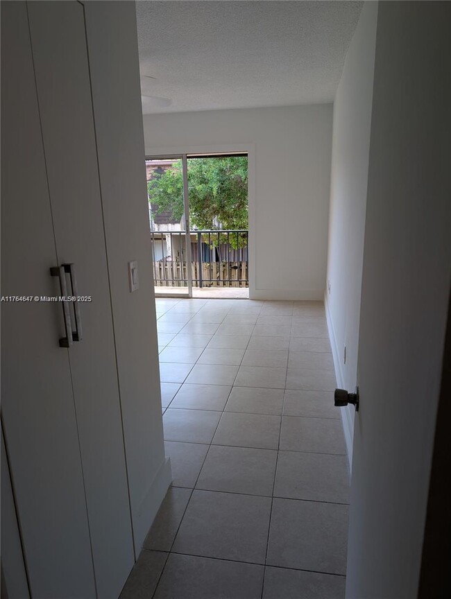 Foto del edificio - 15385 S Dixie Hwy