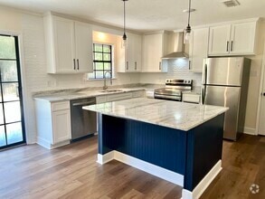 Building Photo - 1208 King Henry Dr