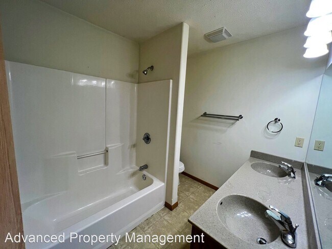 Building Photo - 3 br, 2 bath House - 3112 Brookville West