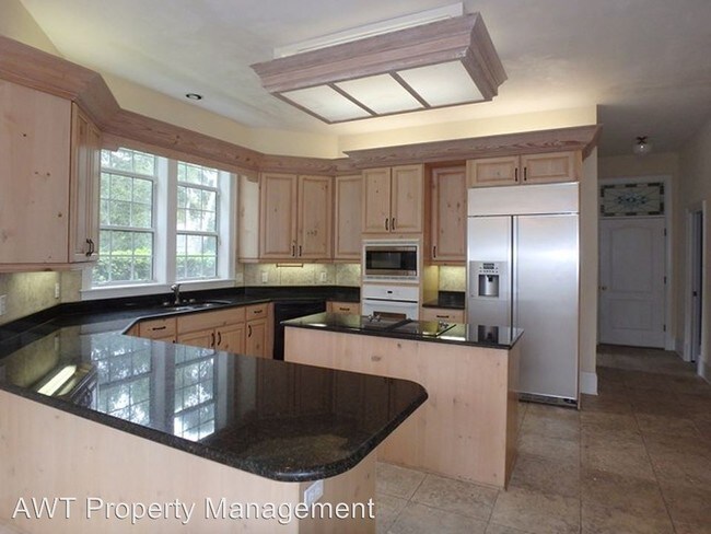 Building Photo - 4 br, 3.5 bath House - 3 John Bulow Circle
