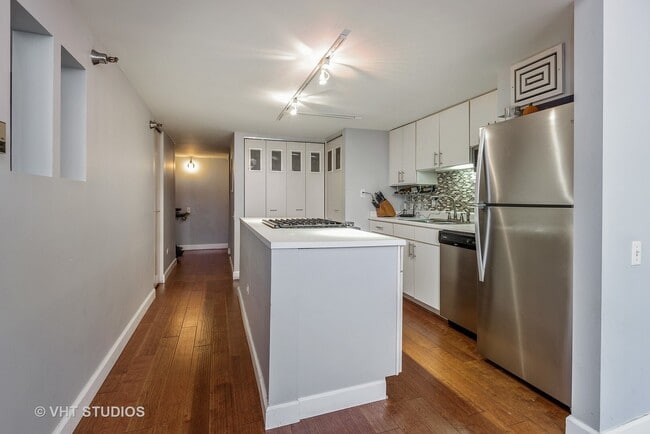 Foto del edificio - 1727 S Indiana Ave