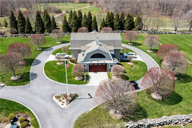 Building Photo - 20 Gerald's Farm Dr