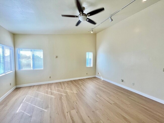 Building Photo - Upstairs Spacious ADU Studio with Loft and...