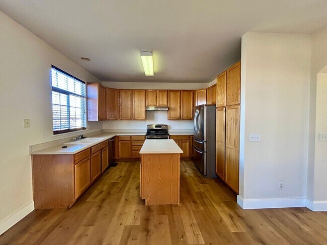 Foto del edificio - 2BR End Unit Townhome in Rock Creek