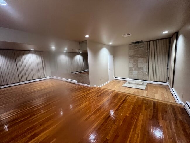 Building Photo - 810 Ashton St