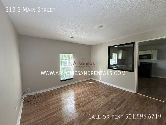 Foto del edificio - 213 S Main St