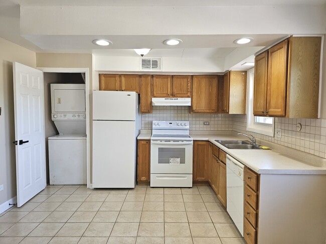 Building Photo - 6862 W Lode Dr