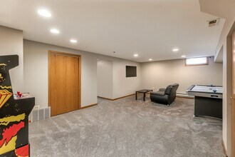 Building Photo - 336 N Walnut St