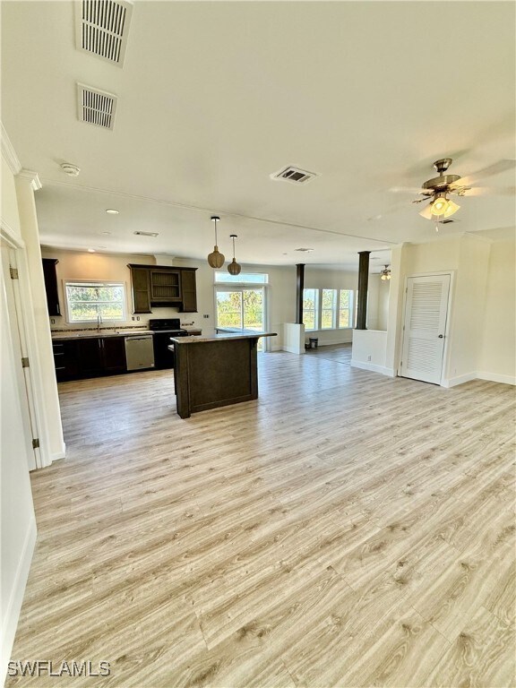 Foto del edificio - 4660 43rd Ave NE