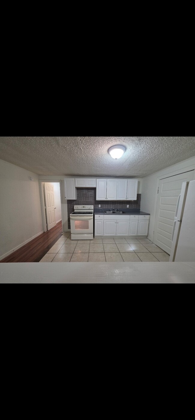 Kitchen - 535 McDonald Ave