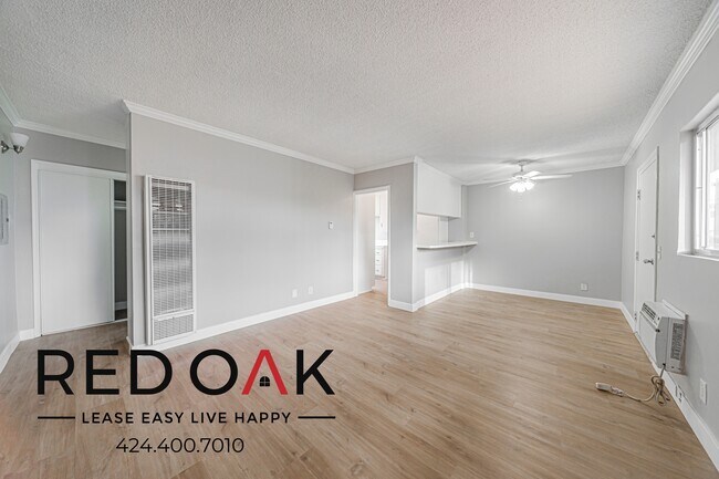 Building Photo - 15405 Vanowen St