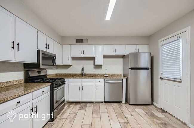 Building Photo - 826 W Del Rio St