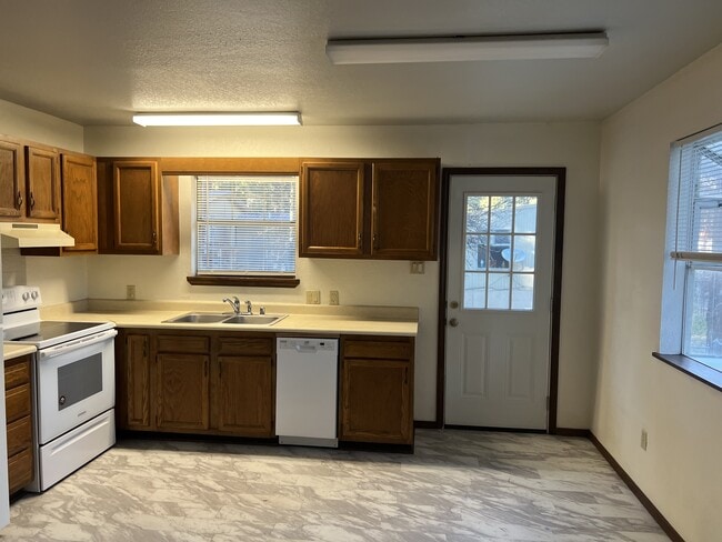 Foto del edificio - 108 Raymond Buckner Dr