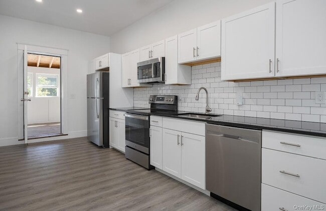 Foto del edificio - 2676 W Main St
