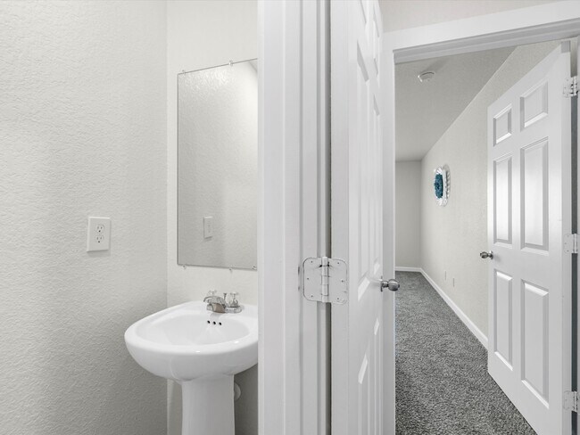 Foto del edificio - 12603 Telge Rd