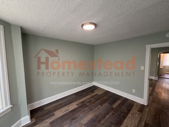 Foto del edificio - 35 Roberta Ave