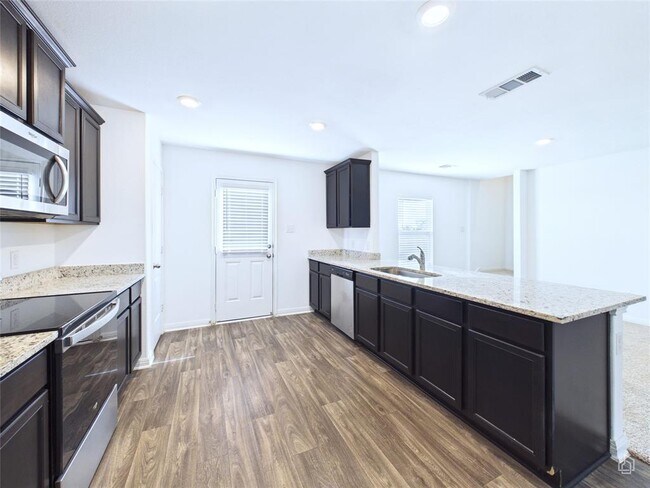 Foto del edificio - 525 Riverdale Dr