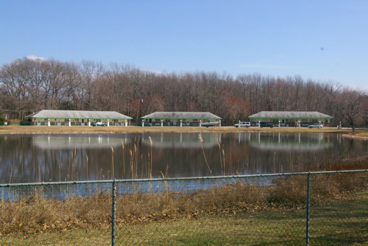 Building Photo - Manor Lake Apartments