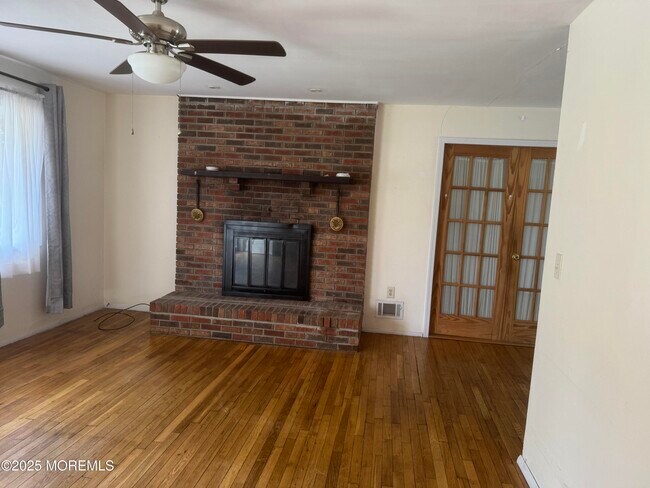 Building Photo - 716 Shell Pl