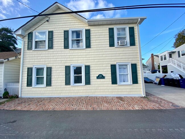 Foto del edificio - 121 Woodland Ln