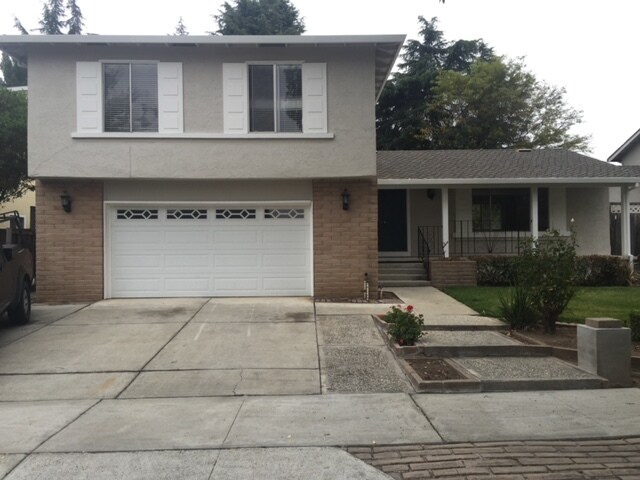 Front View - 716 W 9th St