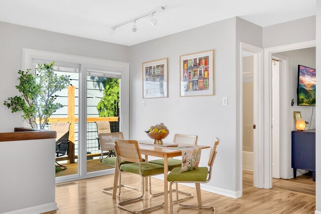 Foto del edificio - 7645 Chatham Cir