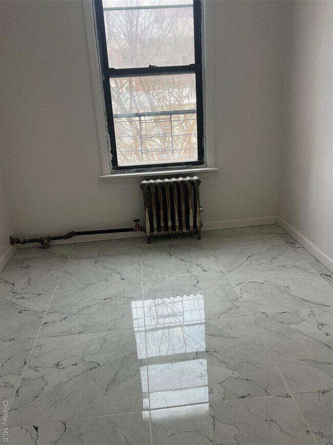 Foto del edificio - 635 Eagle Ave